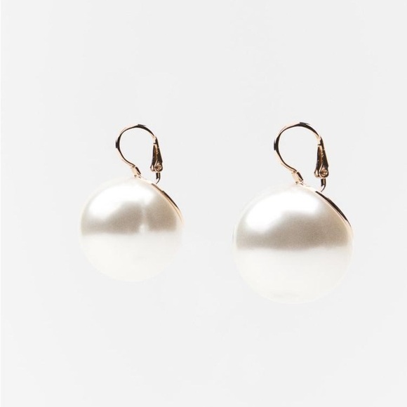 Zara large pearl earrings NWT ✨✨✨🔥 Elegant and classy - Picture 4 of 8